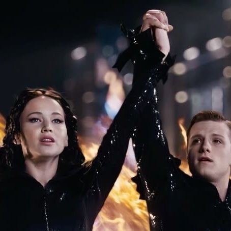 themockingbel's tweet photo. pensando en Peeta en la primera película cuando responde “I DONT WANT TO FORGET”. El solamente se refería a todos los momentos que pasó con Katniss en la arena 💔 https://t.co/ing0vy8yFH