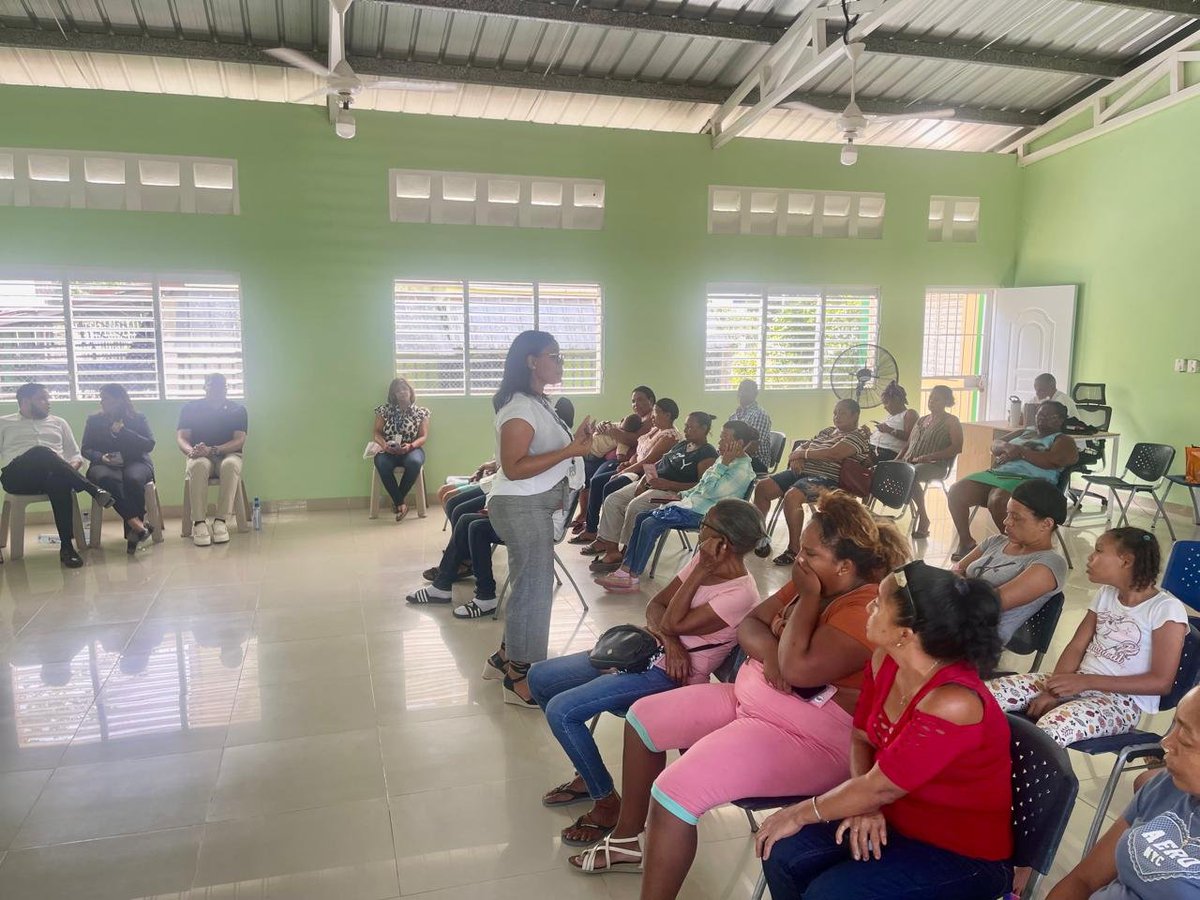 FiscaliaPP's tweet photo. La primera charla se realizó en la Casa Comunal de El Javillar, donde vecinos y líderes comunitarios reflexionaron sobre seguridad, convivencia y desarrollo social. https://t.co/3lmvV9F4ru