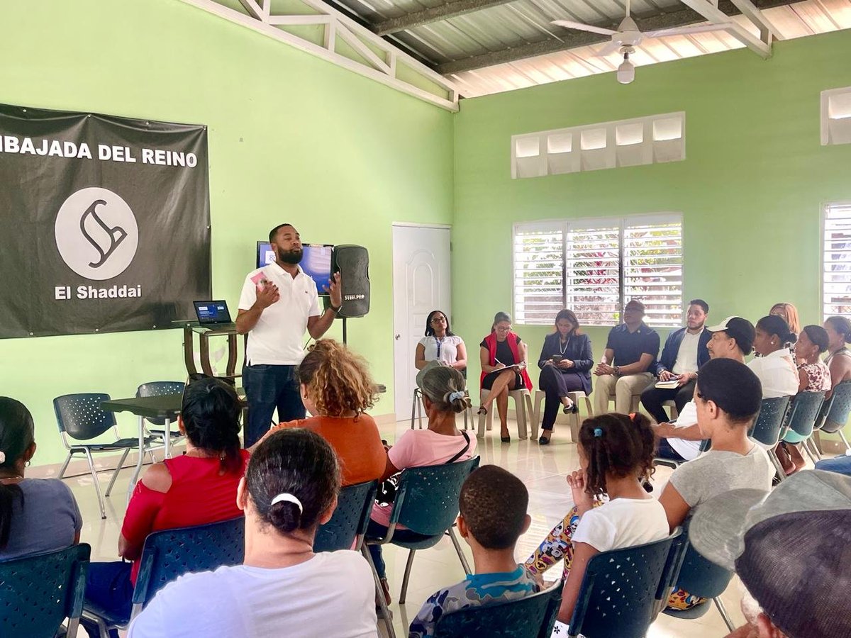 FiscaliaPP's tweet photo. La primera charla se realizó en la Casa Comunal de El Javillar, donde vecinos y líderes comunitarios reflexionaron sobre seguridad, convivencia y desarrollo social. https://t.co/3lmvV9F4ru