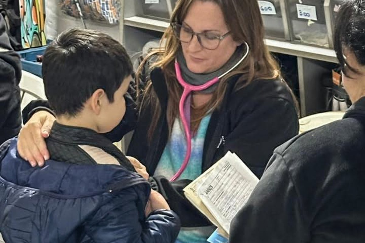 ZNVISION's tweet photo. En Benavídez, niños y niñas recibieron controles médicos a través del Programa de Asistencia al Deporte Infantil del @MunicipioTigre  https://t.co/74aXweOjC3 a través de @znvision @GiselaLZamora https://t.co/frECiH0HV9