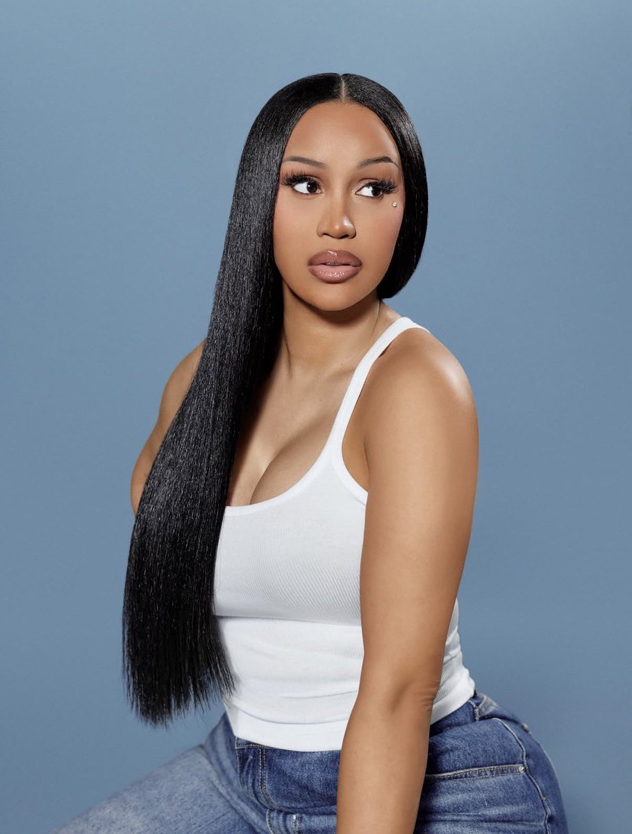 BardiUpdatess's tweet photo. Cardi B’s Grow Good Beauty will be available to buy in person for the FIRST TIME at Essence music festival this weekend! ✨ https://t.co/Vnfhm3FBb2