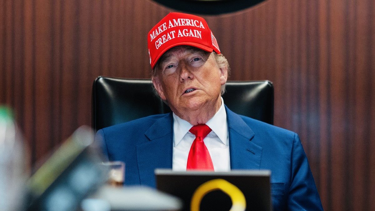 Megatron_ron's tweet photo. 🇺🇸🇦🇪 UAE bought half of the Trump family's crypto company, funneling a staggering 580 million dollars directly to their companies, per WSJ https://t.co/OvBJz54kyC