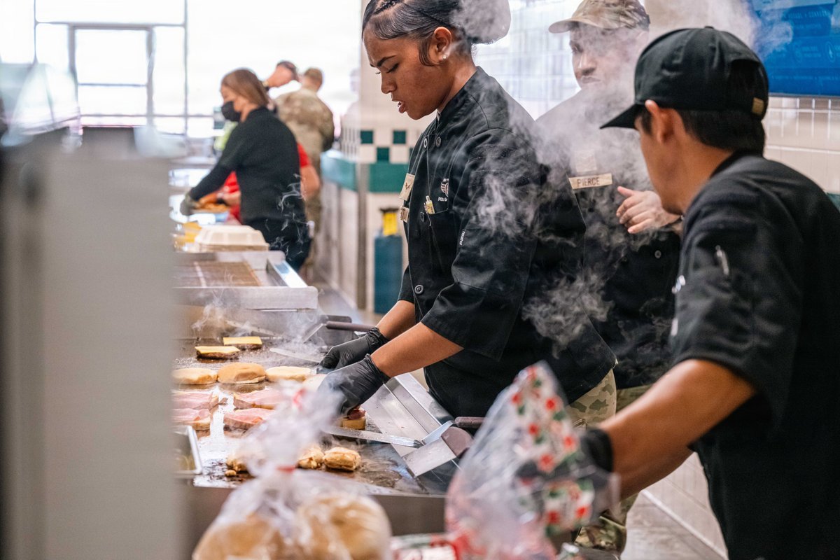 JointBasePHH's tweet photo. X
JBPHH completed Hale ʻAina dining facility renovation projects including updates to serving line layouts, lighting, customer flow and food safety equipment to improve dining operations and service efficiency. #Readiness #QualityofLife #647FSS @15thWing https://t.co/BQDuSLcLyA