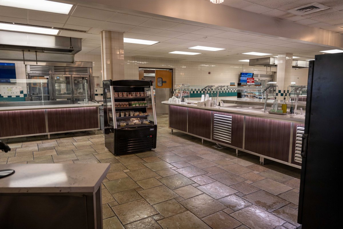 JointBasePHH's tweet photo. X
JBPHH completed Hale ʻAina dining facility renovation projects including updates to serving line layouts, lighting, customer flow and food safety equipment to improve dining operations and service efficiency. #Readiness #QualityofLife #647FSS @15thWing https://t.co/BQDuSLcLyA