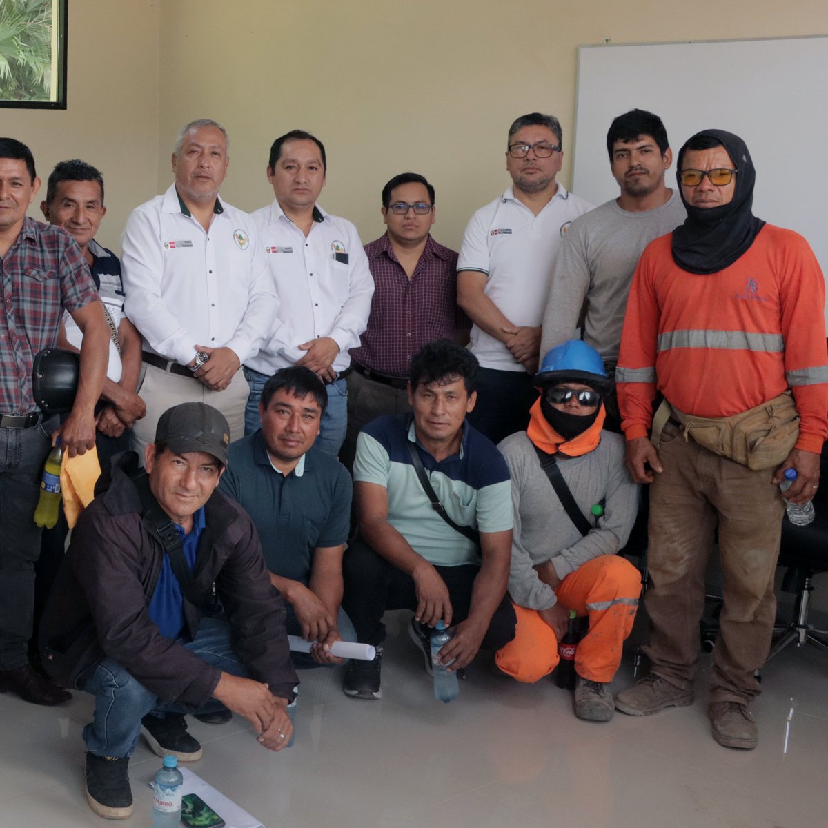 Peah08679364's tweet photo. 🚜💧 ¡Impulso histórico para el agro de Aucayacu! El PEAH aprobó el expediente técnico reformulado del Canal de Riego Las Mercedes–La Victoria. Beneficiará a 2,257 familias e irrigará más de 4,239 hectáreas. 🌱 #PEAH #Huánuco #Agricultura #Aucayacu https://t.co/waRlAMR0Qh
