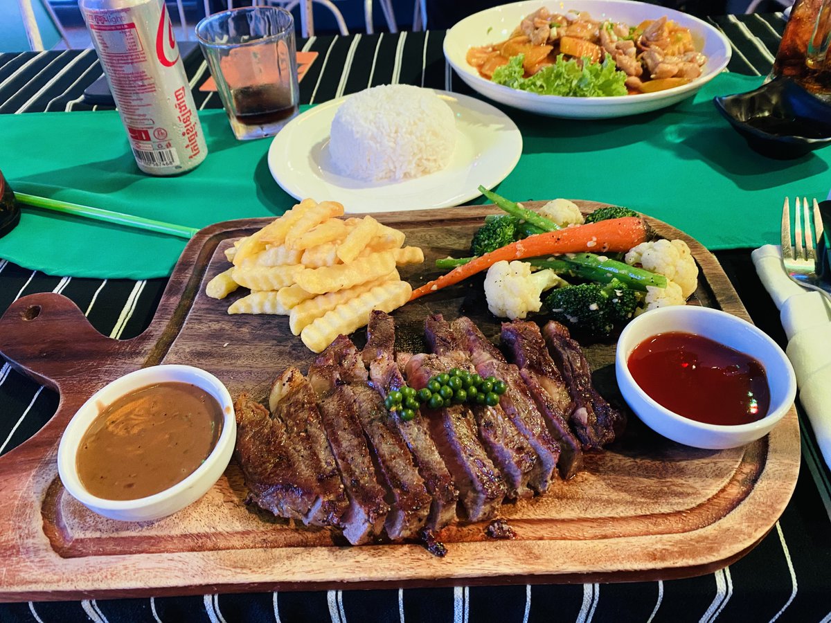 OutdoorVCooking's tweet photo. Steakhouse or what? https://t.co/kjnF5FIvT9