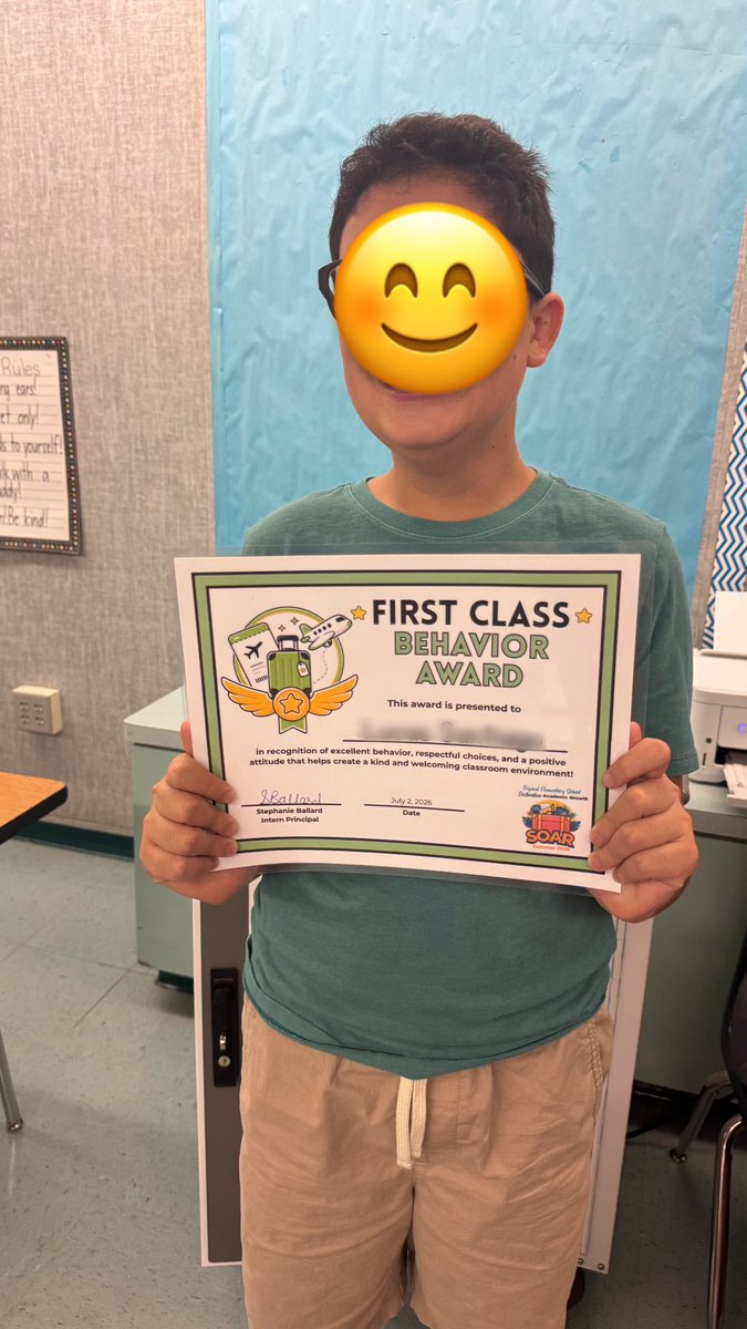 LauraEPantin's tweet photo. A little recognition goes a long way. 🌟 Proud to celebrate our Student of the Week winners and the positive example they set each day! Teachers nominate students weekly, and today I was able to capture a few special moments.👏 @tropicalbroward @BCPSLeadership https://t.co/H2wJkDX3LV