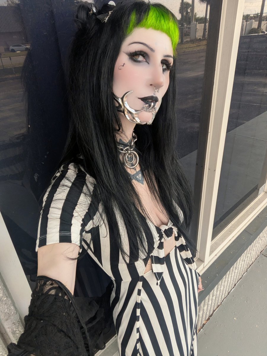 rabbitp4ws's tweet photo. A little outfit I wore when I was honored enough to give out an award at my local community's ceremony. #goth #TattooedHot https://t.co/u4dHpIgfsI