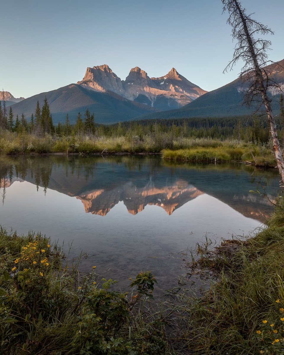 danschyk's tweet photo. Three Sisters https://t.co/tiNOYgvEVt