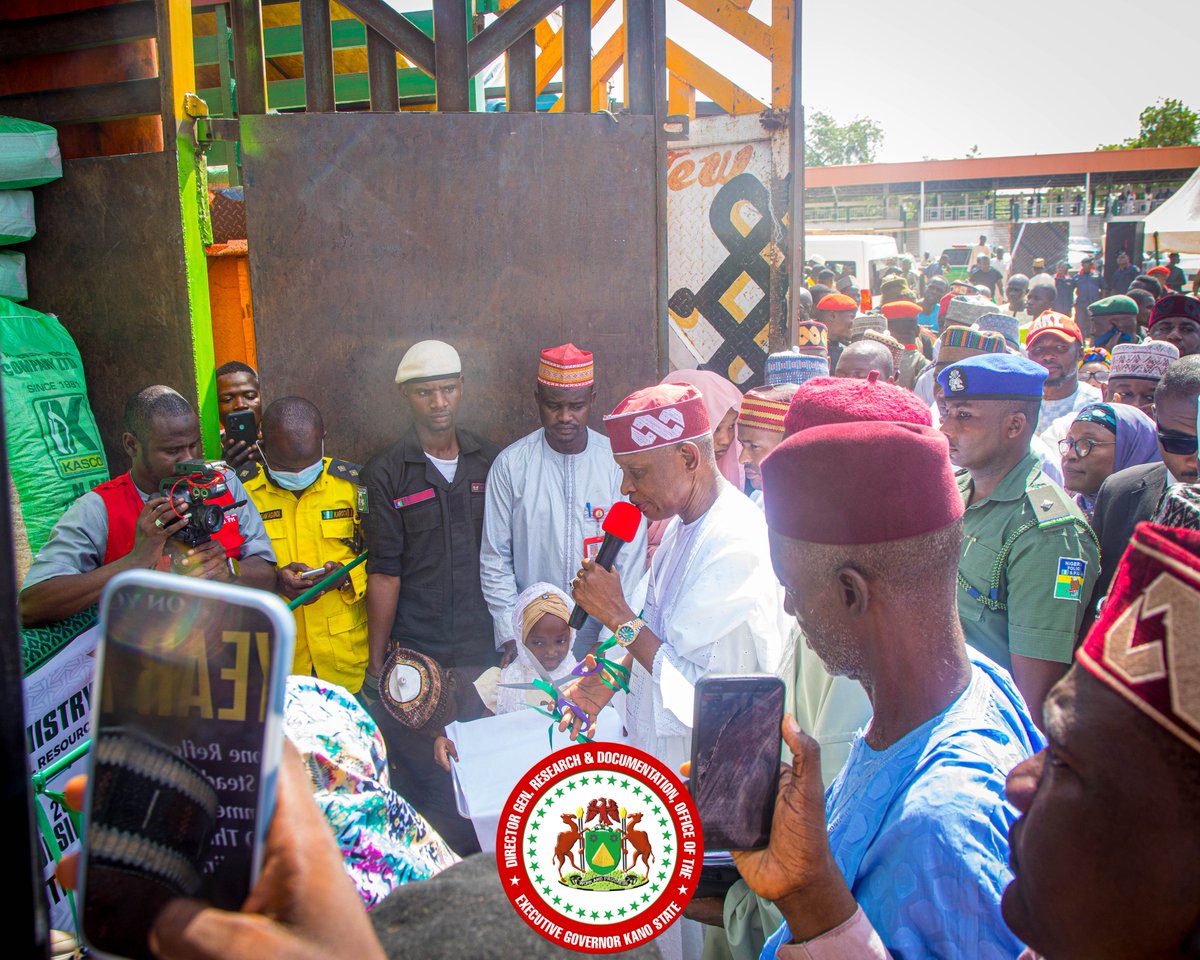 KanoRDD's tweet photo. ABBA KEEPS PROMISES! 
Today, Thursday, July 2, 2026, His Excellency, Governor Abba K. Yusuf, officially flagged off the distribution of 150 truckloads of subsidized Gida-Gida fertilizer to the 44 LGAs of Kano State. This intervention will support over 100,000 small-scale farmers. https://t.co/jFb9rUj8cG