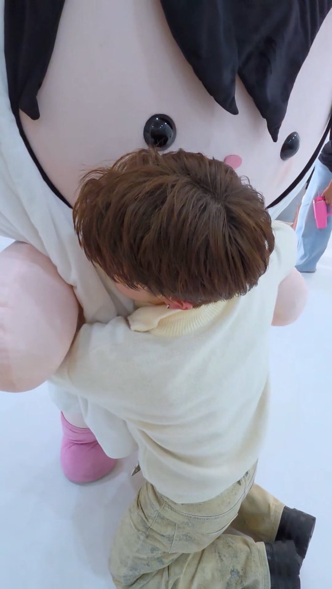 Fah_Jir's tweet photo. เอนี่ดูโตกว่าโฟ้ดได้ไงวะ  55555555555555 https://t.co/KU3OWZ0Ntu
