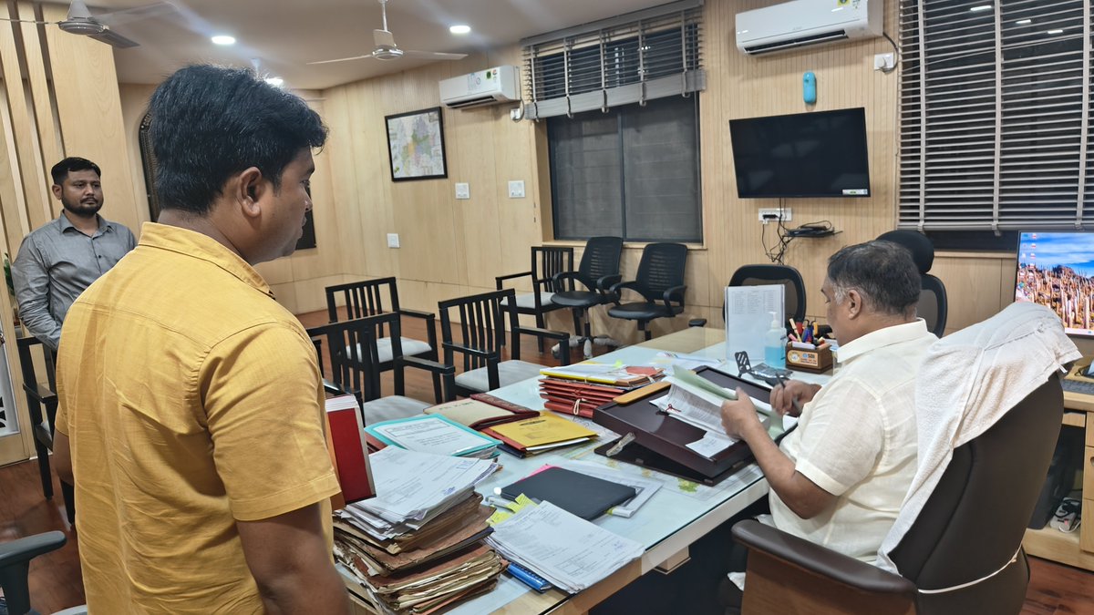 collectorkheda's tweet photo. આજ રોજ મોજે દેવા વાંટા તા. વસો તથા મોજે લખાવાડ પાર્ટી તા.નડિયાદ (શહેર) ની મુલાકાત કરી સામાન્ય દફતર તપાસણી કરી. https://t.co/ZfDELWW9bL