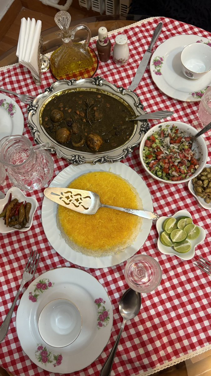 massigoli's tweet photo. از سری پذیرایی های من 😌 https://t.co/LINS3gIViC