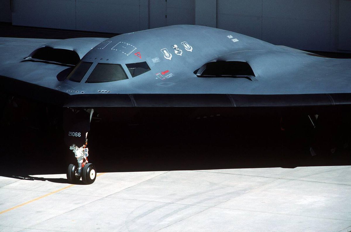 Ortgeist's tweet photo. Rollout of the Northrop B-2 Spirit bomber, Air Force Plant 42, Palmdale, California, 1988 https://t.co/yEgKb0i4hS