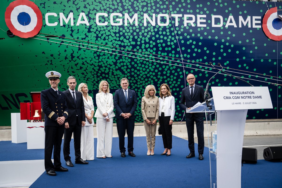 PhilippeTabarot's tweet photo. Avec le porte-conteneurs CMA CGM Notre Dame, l’avenir du transport maritime français s’écrit en grand !

Très fier d’avoir inauguré aujourd’hui au Havre, aux côtés de Brigitte Macron, Édouard Philippe, Rodolphe Saadé et la marraine du navire Delphine Arnault, le nouveau géant des mers de CMA CGM. 

Plus grand porte-conteneurs sous pavillon français, le CMA CGM Notre Dame permet de transporter plus de 24 000 conteneurs, soit l'équivalent de 20 000 camions.

En faisant le choix de la France pour son pavillon, CMA CGM contribue à la souveraineté de notre pays, à la sécurité de nos intérêts stratégiques et à la prospérité de notre nation. 

C’est la reconnaissance de l'attractivité du RIF, de l'excellence de nos marins et du travail de l’ENSM pour leur formation. 

Avec ce navire propulsé au GNL, dont le nom évoque le rayonnement pluriséculaire de notre pays et sa capacité à se relever et à rebâtir, la France conforte son rang de nation maritime de premier plan, à la pointe de la décarbonation de ce mode de transport stratégique pour l'économie mondiale.