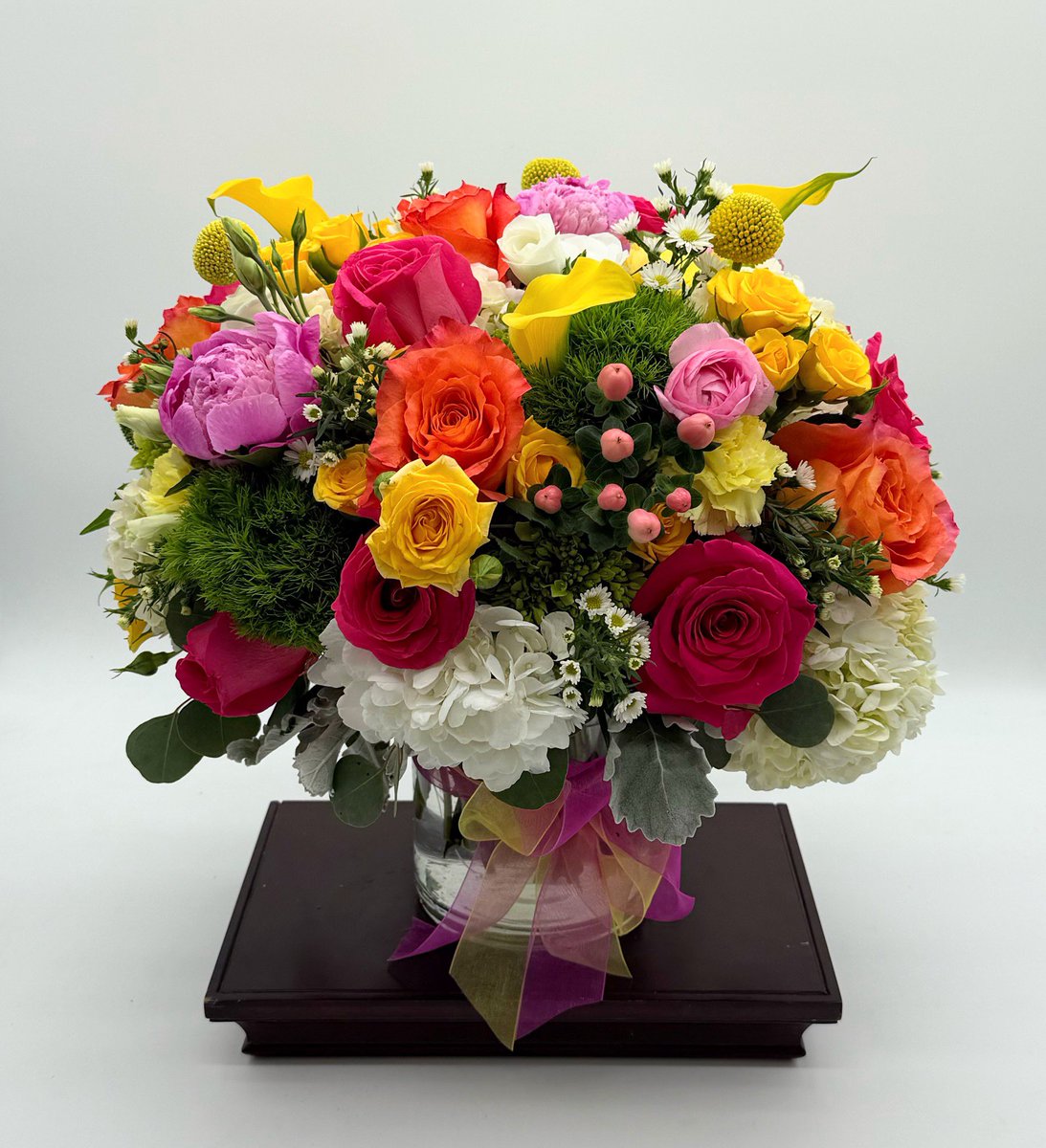 BowKayFlowers's tweet photo. How about some floral fireworks to start the 4th off right! This polychromatic beauty with its explosions of color will set the mood for a most joyous holiday weekend. Hope you enjoy! https://t.co/pmU6ShZ1lh