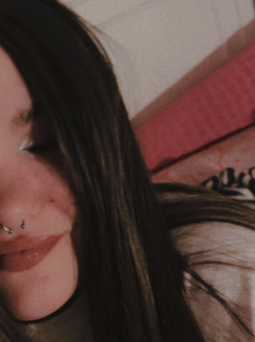 luhvrfae's tweet photo. rare pic of me smiling :3 https://t.co/GDzcTS6yit