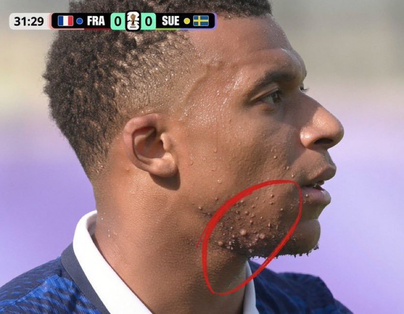 Khal010203's tweet photo. I didn't realize that celebrity like Mbappe can also get those stuff 🤣🤣
I wonder where did he got it from 🤔 https://t.co/BwKTitiWOh