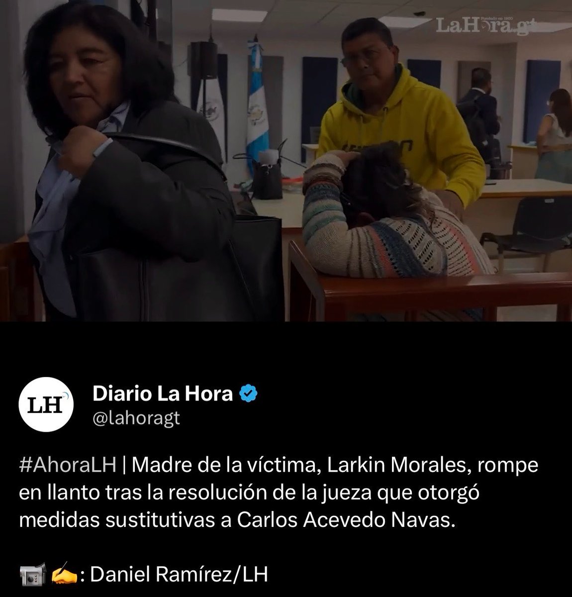 carlos_ruano_'s tweet photo. El sistema de justicia de Guatemala en una imagen.

A la izquierda la corrupción judicial, tráfico de influencias, favores, sobornos e injusticia.

A la derecha la víctima, dolor, pobreza y denegación de justicia. https://t.co/whWLtr9FeY
