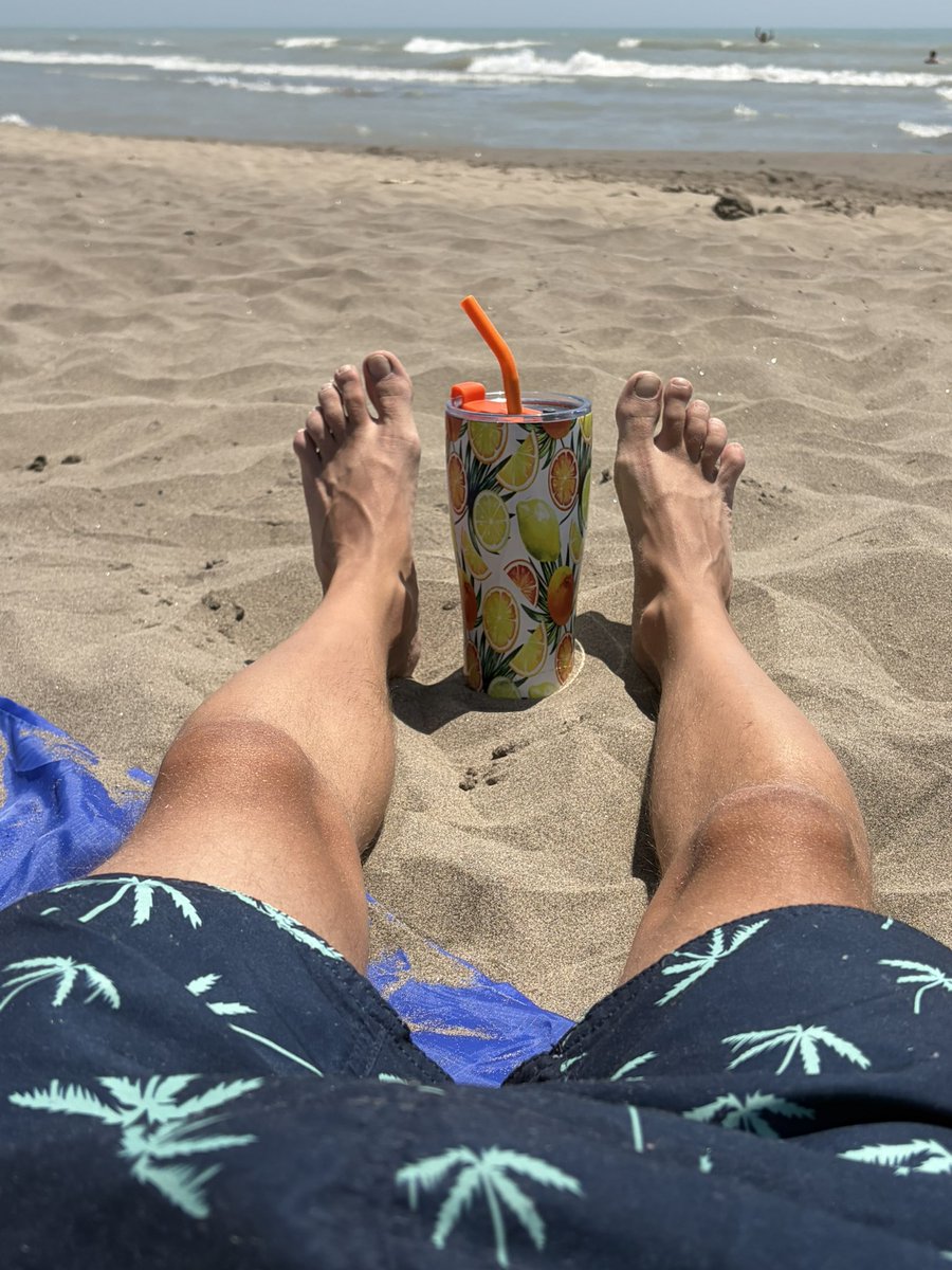 Ben2282's tweet photo. beaching 😎 https://t.co/SGshXD3XIR