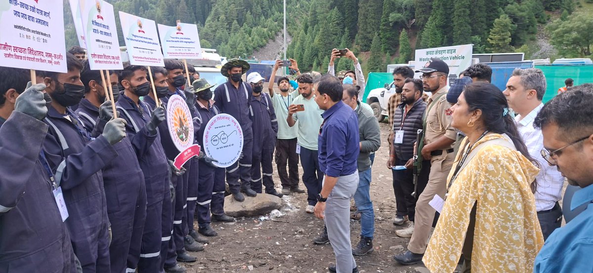 jaljeevan_'s tweet photo. @ashokkmeena @DoWRRDGR_MoJS @PIBWater @MIB_India @mygovindia Further, he reviewed sanitation &amp; solid waste management arrangements at Baltal axis as Shri Amarnath Ji Yatra 2026 commenced. He inspected facilities along the route &amp; the Solid Waste Plant at Domail Camp, appreciating sanitation workers for their dedication in hilly terrain. https://t.co/ptrDSrKKI5