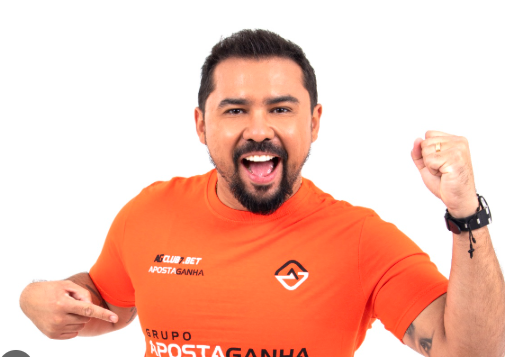 julitroalves's tweet photo. Não entendo esses cantores, o cu cheio de grana e fazendo propaganda de bet. https://t.co/eBAnZ8LN2T