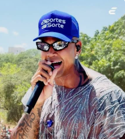 julitroalves's tweet photo. Não entendo esses cantores, o cu cheio de grana e fazendo propaganda de bet. https://t.co/eBAnZ8LN2T