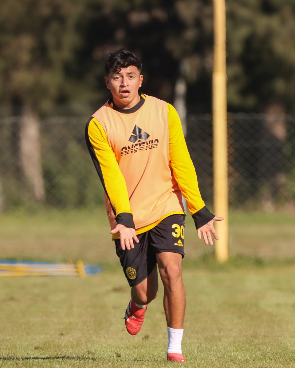 CSyDFlandria's tweet photo. ✍️ Alexis Dulón, delantero de 23 años, es nuevo jugador de Flandria.

🔙 Formado en Huracán y con pasado en Real Pilar, se convirtió en futbolista canario hasta diciembre de 2027 con una cláusula de salida a final de este año. 

¡Bienvenido, Ale! ⚽️ https://t.co/sv8bBAhrqw