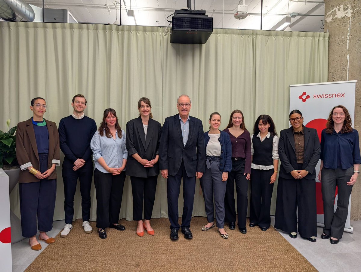 ParmelinG's tweet photo. Zurück bei @swissnexSF, vier Jahre nach meinem letzten Besuch – diesmal im neuen Büro. Ein starkes Zeichen dafür, wie sich die 🇨🇭Innovationsbrücke ins #SiliconValley weiterentwickelt. Und lebhafte Diskussionen am Venture-Capital-Roundtable zum Thema Investitionen in CH-Start-ups. https://t.co/zyAiIt0U2X