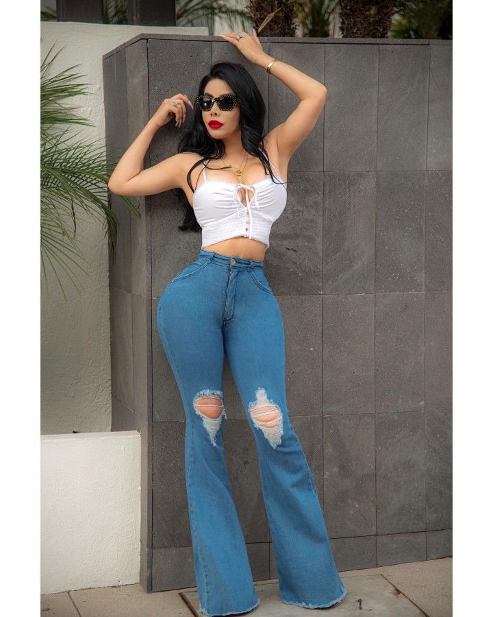 Buchidolls's tweet photo. @tudollfavoritaa Inevitable no pensar... ¿Cómo te pusiste esos jeanes? 🤣
#SolLeon #Doll https://t.co/KhGVd2lHnX