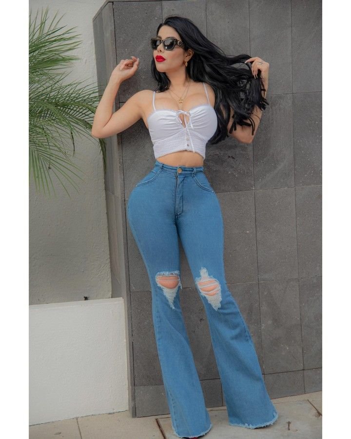 Buchidolls's tweet photo. @tudollfavoritaa Inevitable no pensar... ¿Cómo te pusiste esos jeanes? 🤣
#SolLeon #Doll https://t.co/KhGVd2lHnX