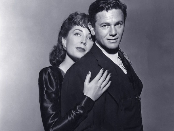 JoAnnDiVerdi's tweet photo. @FlaggHazel2 #ForceOfEvil: John Garfield & Marie Windsor? #FilmNoir? Cinematography by George Barnes? We can respectfully agree to disagree re: screenplay. But, I am so there for all the rest! @noirfoundation @FilmNoirUK https://t.co/pkKaVimIet