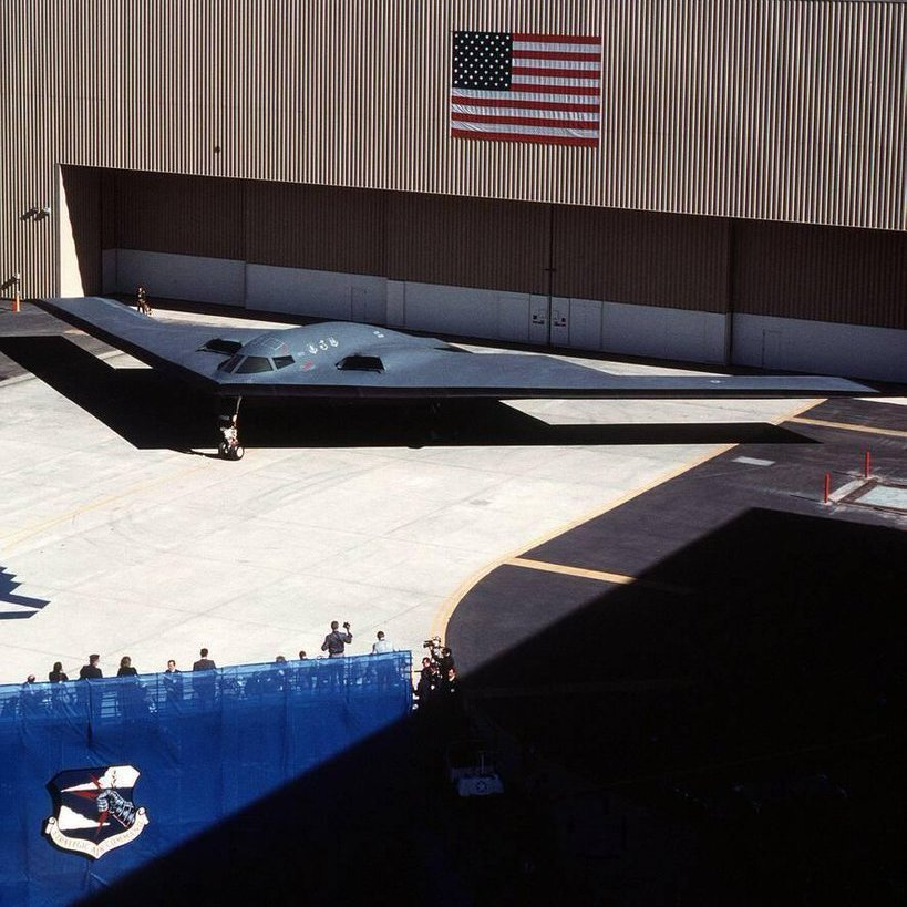 Ortgeist's tweet photo. Rollout of the Northrop B-2 Spirit bomber, Air Force Plant 42, Palmdale, California, 1988 https://t.co/yEgKb0i4hS