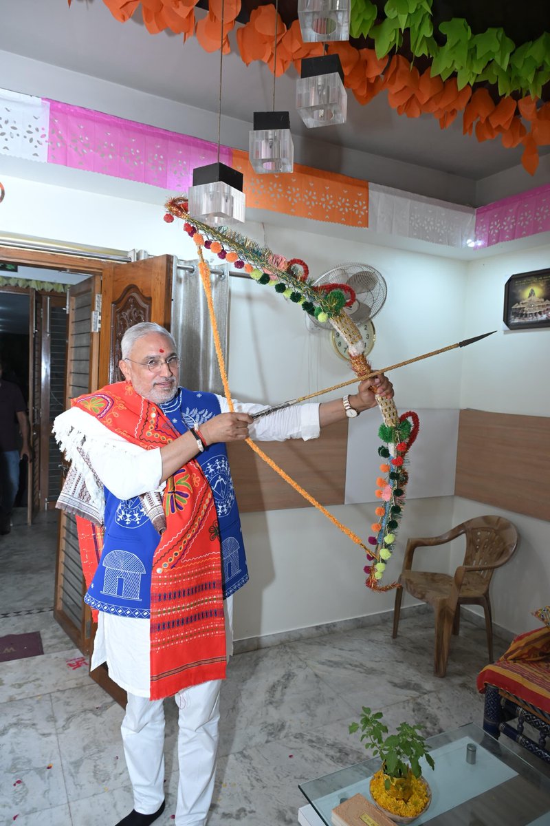 iJagdishBJP's tweet photo. દાહોદ જિલ્લાના પ્રવાસ દરમિયાન આજે સાંસદ શ્રી જસવંતસિંહ ભાભોરના નિવાસસ્થાને તેમના પરિવારજનો સાથે શુભેચ્છા મુલાકાત કરી. 

#One_Day_One_Assembly https://t.co/ZpepANAcRf