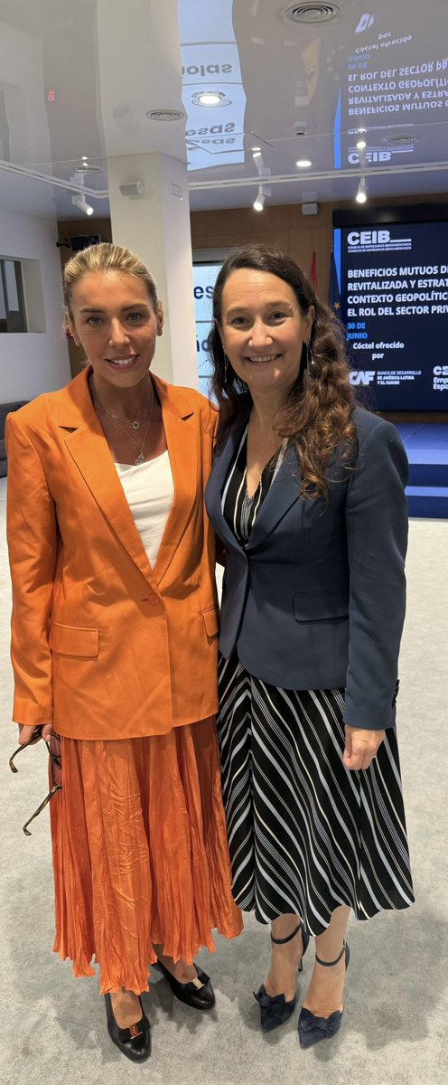 SilviaOECD's tweet photo. Tuve el honor de intercambiar con Valeria Csukasi sobre cómo avanzar en agendas conjuntas entre la OCDE y ALC: dos uruguayas trabajando por una región más integrada, solidaria y con mejores políticas públicas. https://t.co/DzBoFzIaeR