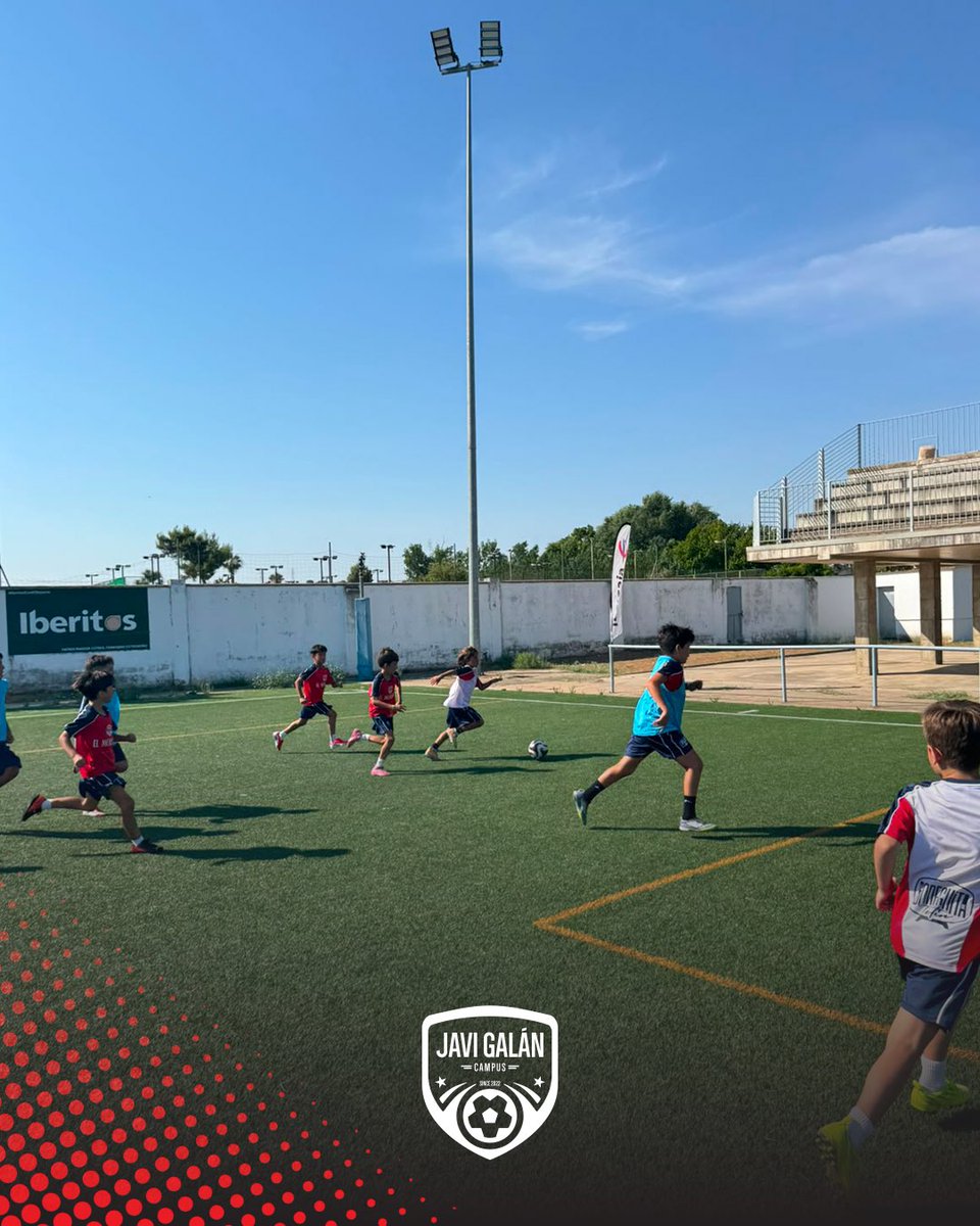 CampusJaviGalan's tweet photo. ⏳⚽ El Campus Javi Galán entra en su recta final, pero las ganas de disfrutar siguen intactas.

❤️🥹 Seguimos creando recuerdos, compartiendo nuestra pasión por el fútbol y aprovechando al máximo estos últimos días. https://t.co/SwsI6Y4EUQ