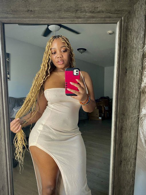 ManningAri43692's tweet photo. Blondes have more fun 👱🏾‍♀️🥳 https://t.co/6StmRvROLo