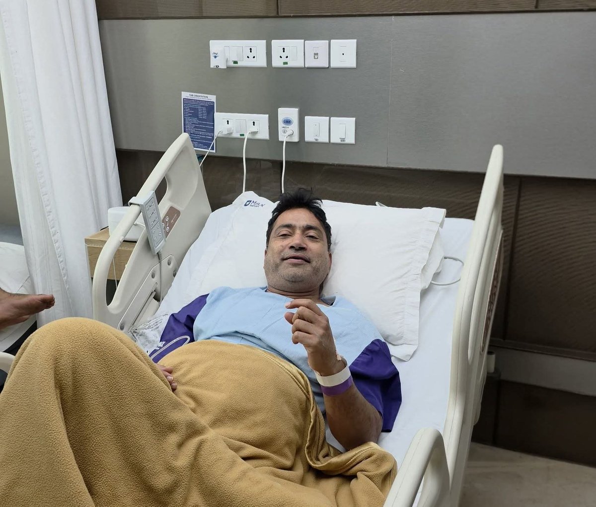 RahulKaswanMP's tweet photo. लम्बे समय से कमर दर्द (Back Pain) के चलते काफी परेशानी थी, आज दिल्ली में सफल सर्जरी हुई है।

ईश्वर की कृपा, डॉक्टर्स की मेहनत और आप सभी की दुआओं से अब अच्छा महसूस कर रहा हूँ। डॉक्टर्स ने कुछ दिन आराम की सलाह दी है।

जल्द स्वस्थ होकर आप सभी के बीच उपस्थित रहूँगा। https://t.co/Rpaoky4N2F