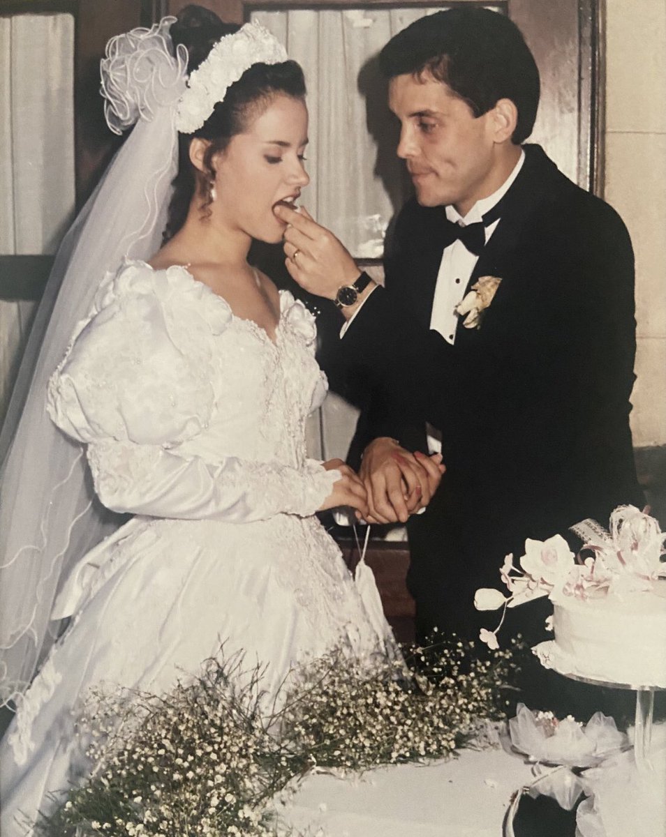 leodiazurbina's tweet photo. Hoy hace 33 años…..te amo!!!😍 https://t.co/In9ncjrIDj