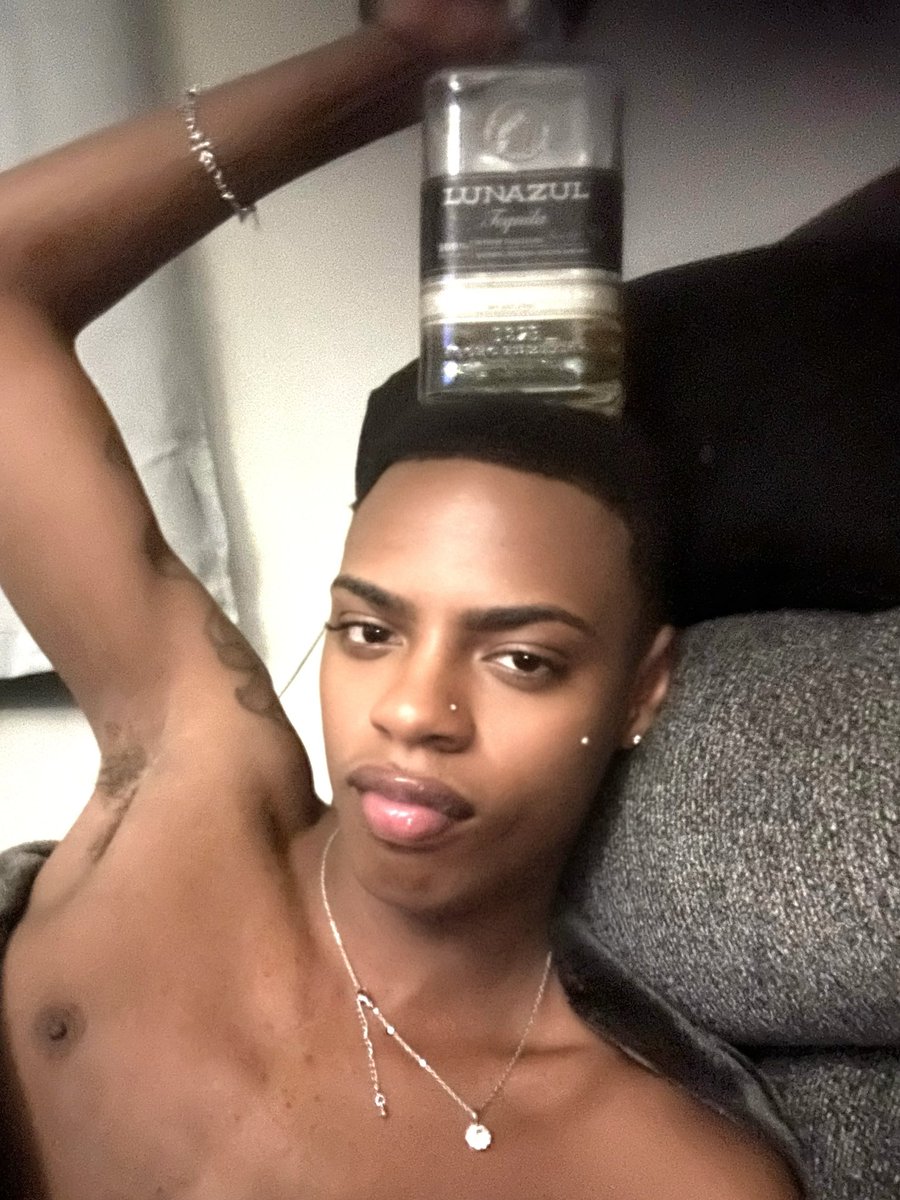 peaceofjayy's tweet photo. Drunk at night🍸    vs              X😈 https://t.co/nt117Pc1Qt