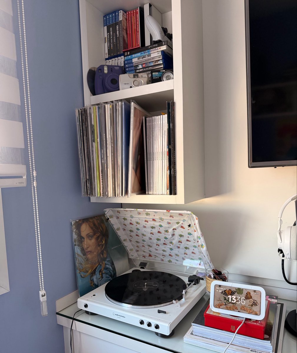 zosiaism's tweet photo. quarto de uma menina de 17 anos https://t.co/UGYwXk2KIr