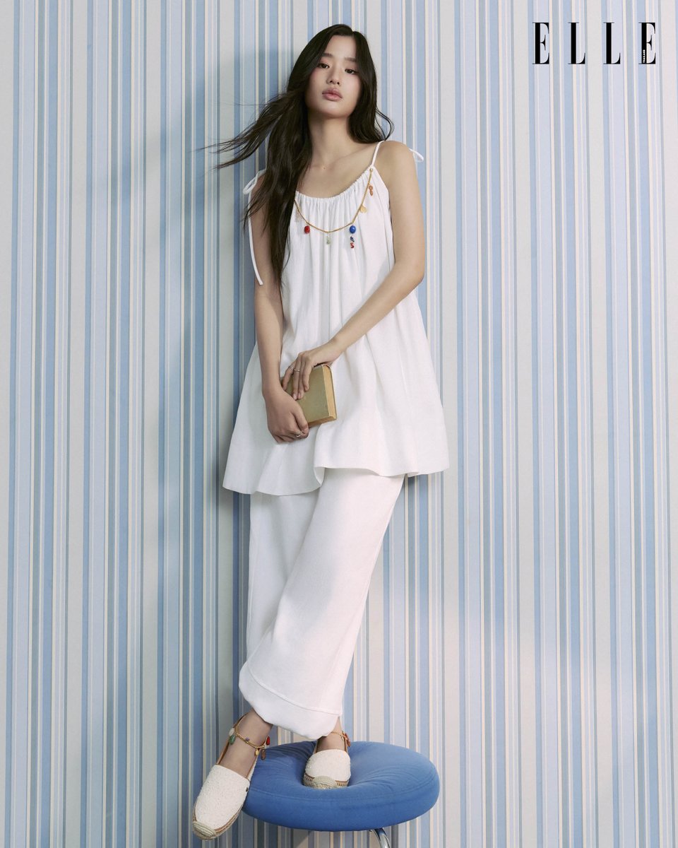 ELLEThailand's tweet photo. สวยสะกด! สาวตู ต้นตะวัน @tontawan_t ในคอลัมน์ #ELLEBSideStory ในจาก @StellaMcCartney คอลเล็กชั่น Summer of Love สะท้อนแนวคิดด้านงานฝีมือที่มาพร้อมกับความยั่งยืน ตลอดจนกระเป๋า Falabella ดีไซน์ไอคอนิก

#ELLEThailand
#ELLEBSideStoryXTu
#Tontawan #StellaMcCartneyTH https://t.co/JDLayOyDrj