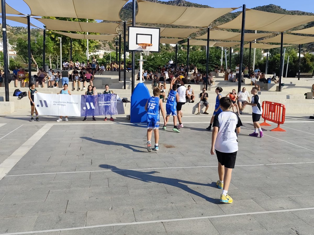 FAB_Malaga's tweet photo. 🏀 ¡Comienza el Circuito Provincial de Baloncesto 3x3 de la @diputacionMLG de Málaga!
La tercera parada es hoy en Cártama, dando comienzo a un verano 2026 lleno de baloncesto 3x3.
📊 26 equipos 👥 104 participantes
¡Que empiece el espectáculo! https://t.co/LBActQAs7U