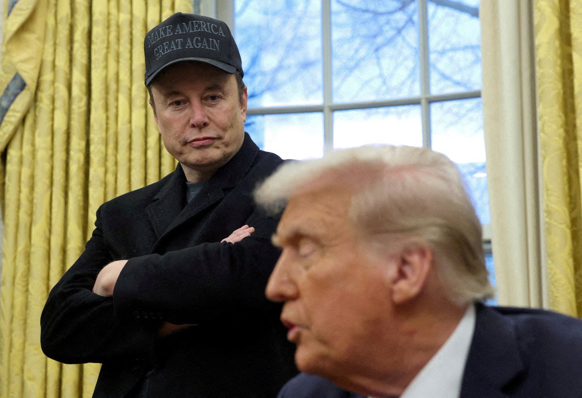 TheSaviour's tweet photo. 🚨🇺🇸 X has banned an account documenting Trump’s corrupt stock trades without any explanation. https://t.co/qy7QSU8XIl