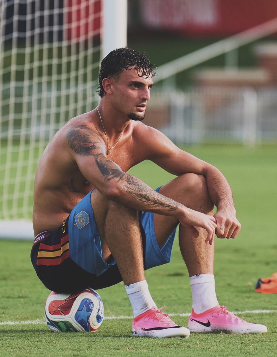 armenATM's tweet photo. Paciencia , serás titular en la selección 🇪🇸 https://t.co/OPpx6g9HOQ