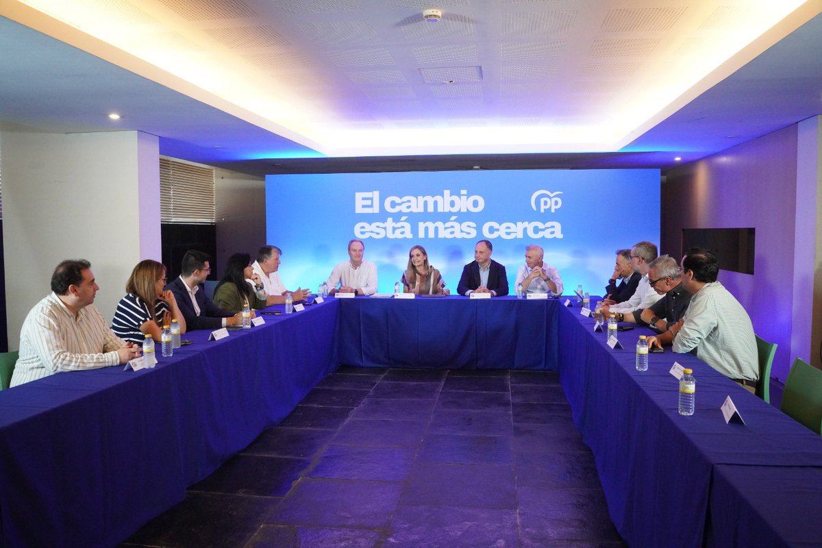 _AlbertoFabra's tweet photo. #Castellón es hoy el epicentro de la política nacional con el II Foro de Diputaciones, Cabildos y Consells. Reivindicamos una financiación justa para nuestra provincia y una política útil al servicio de los ciudadanos y la necesidad de devolver la voz a los españoles en las urnas https://t.co/LrWKBlxI6X