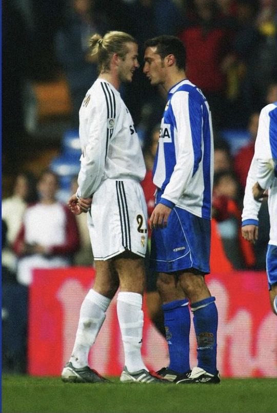 messikimochis's tweet photo. scaloni cagandose a puteadas con beckham me muero https://t.co/tg4JKpl1tS
