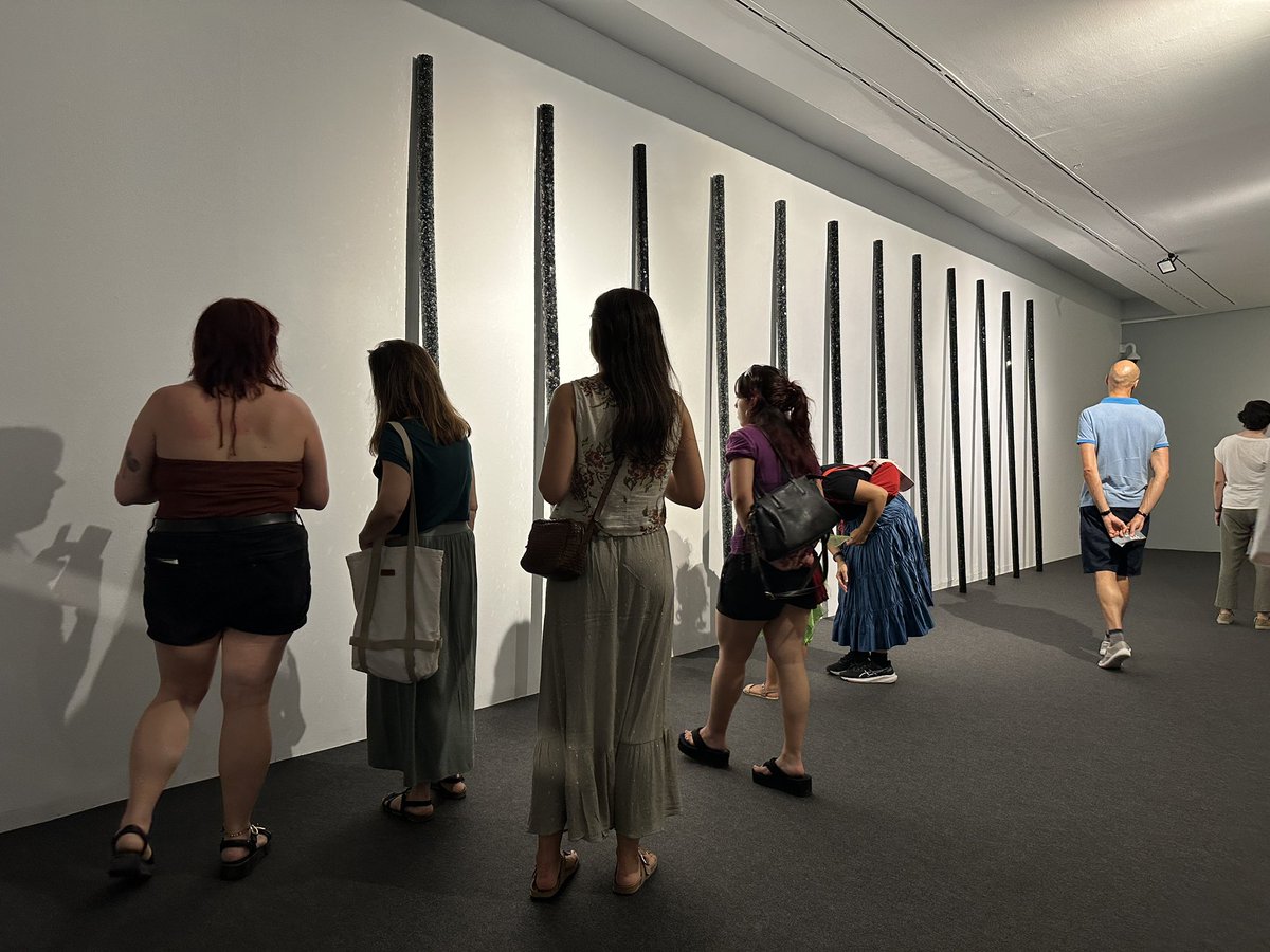 centredelcarme's tweet photo. 📢 ¡Inauguramos exposición!

‘Rocío Garriga. Verse expuest_’ parte del bombardeo al Zoo de Hamburgo durante la II Guerra Mundial y reflexiona sobre la fragilidad compartida de los cuerpos: animales y humanos. 

🗒️ Puedes visitarla hasta el 27 de septiembre en el #CCCC. https://t.co/bypbrxuiMc