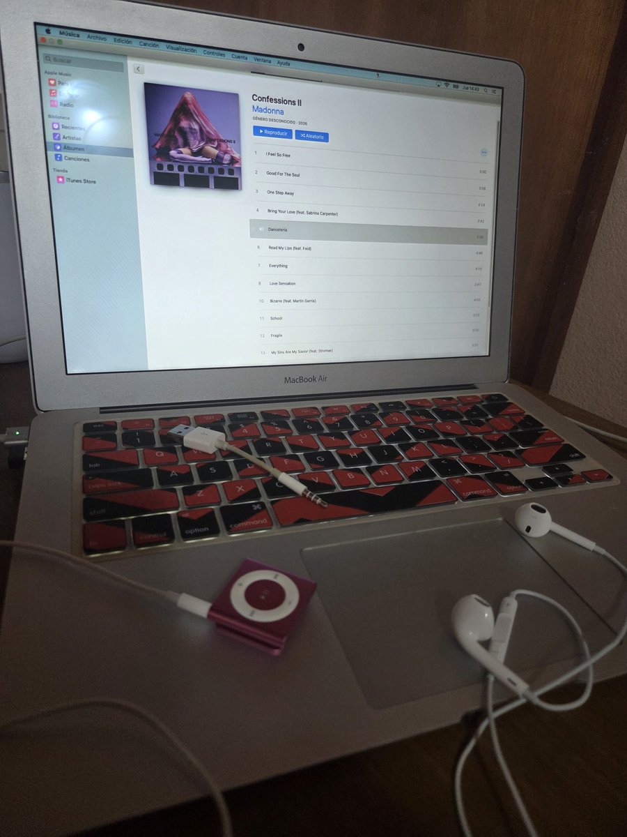 Nardogc's tweet photo. Ya hice la tarea y descargué Confessions II en mi iPod shuffle rosa https://t.co/KKPPYeyB0u