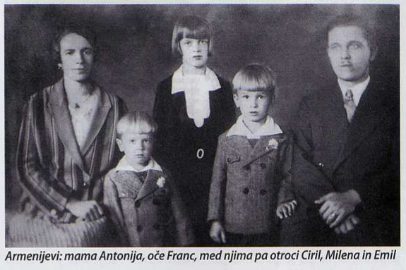 hudajama1945's tweet photo. Družina Armenijevih.Manjka zadnji sin , ki se je rodil med vojno. Očeta Franca so ubili partizani in sin  prim. dr. Ciril Armenij opisuje to tragično zgodbo👇

 https://t.co/IEBRvG1q3C
sl1: Francetova družina 
sl2:Napis z imeni žrtev iz Padeža na grobu v Ločni https://t.co/ZjhPqGVfsg
